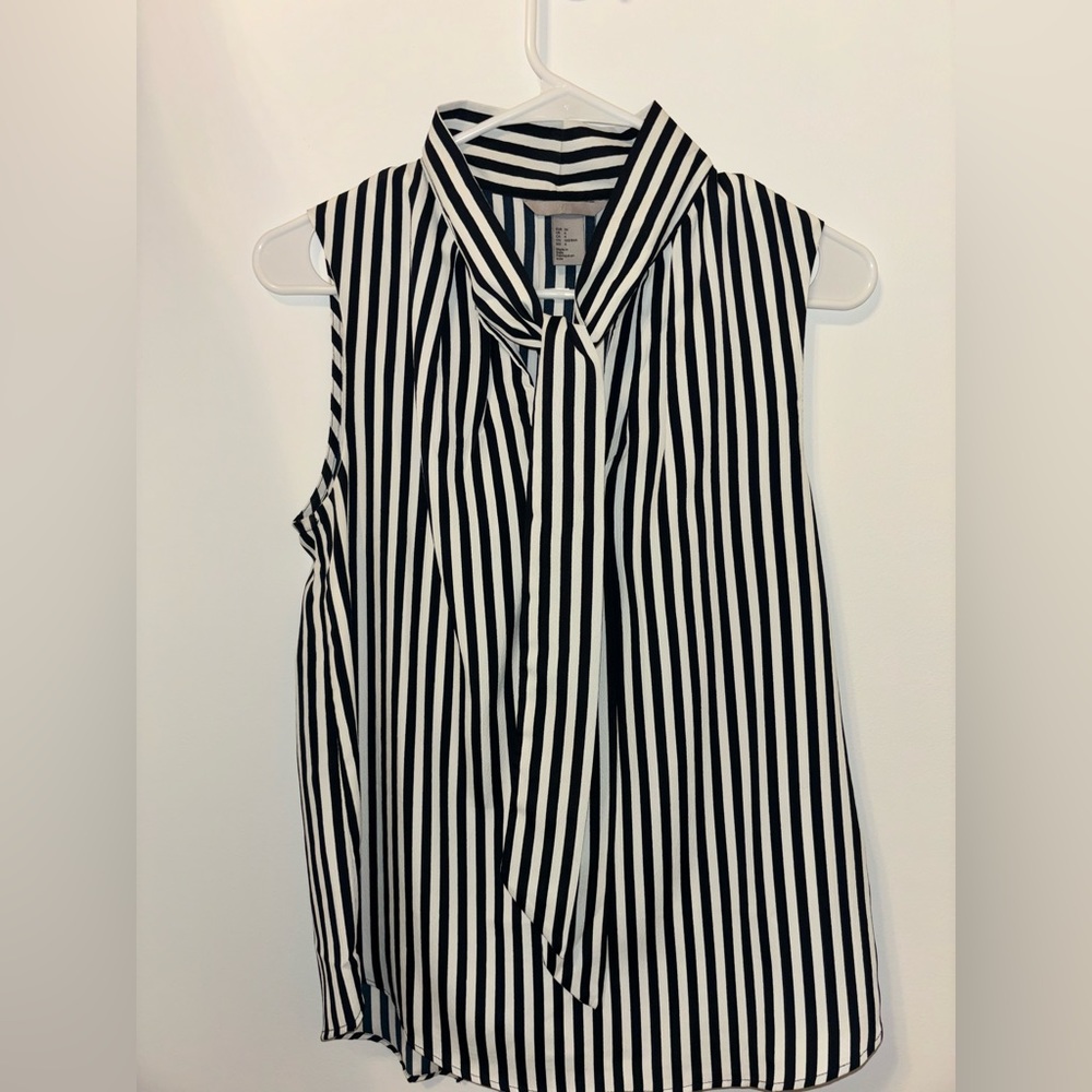 H&M dressy top with tie neck